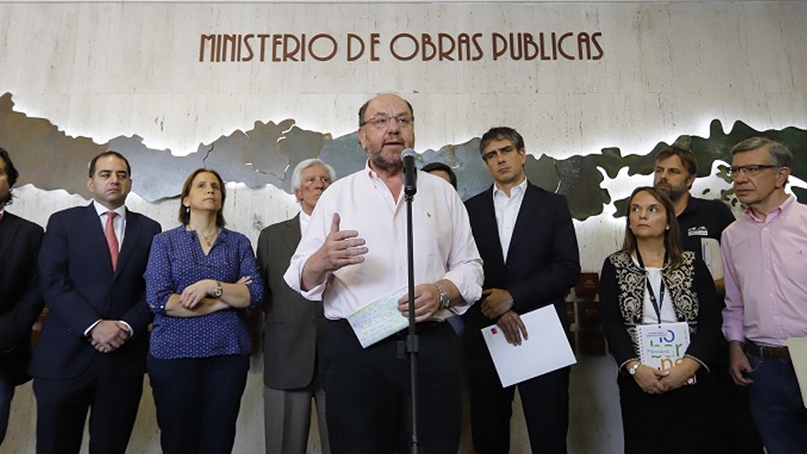 MOP acordó reducción en consumo de agua con 10 municipios de la Región Metropolitana