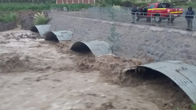 Invierno altiplánico: Decenas de personas aisladas en Pozo Almonte a causa de las lluvias