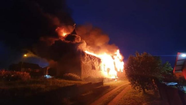 Un hombre fue detenido tras el incendio de iglesia San Francisco de Ancud