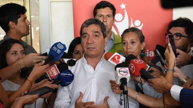 Grupo de alcaldes le quita el piso a Codina por sus aprensiones contra elección de gobernadores regionales