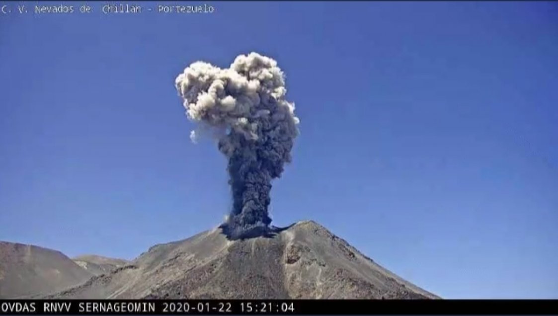 Volcán de Chillán sorprendió con su primer pulso eruptivo del año