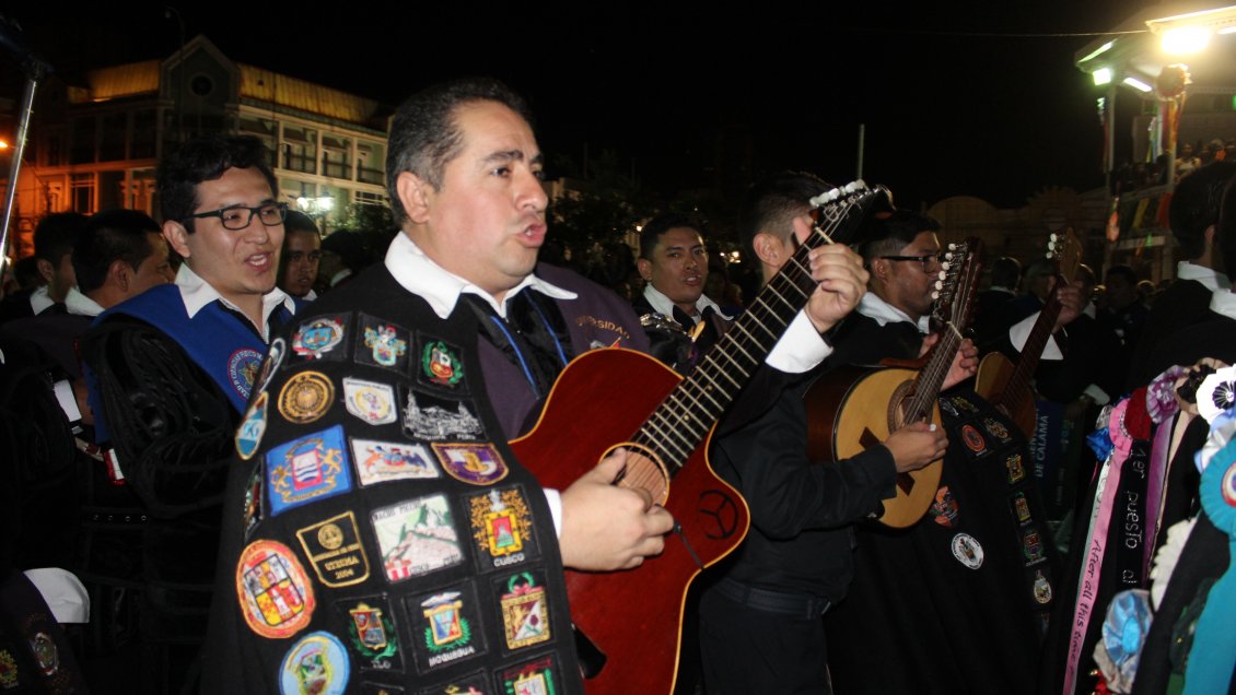 Encuentro de tunas y estudiantinas en Iquique parte esta noche con pasacalle