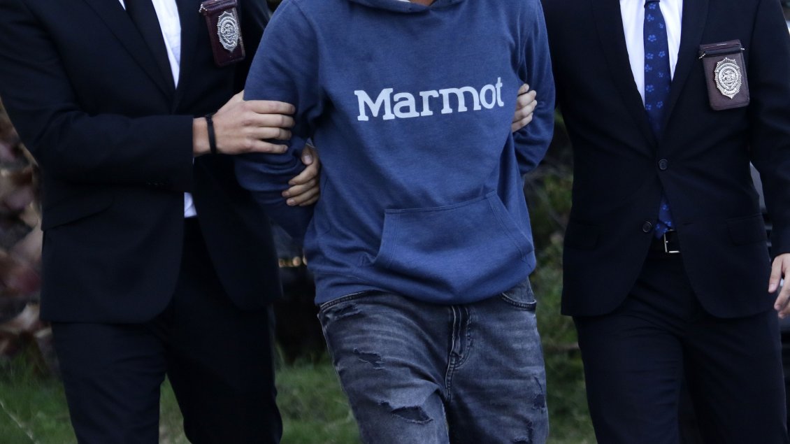 PDI detuvo a dos hermanos por daños en la estación de Metro Del Sol