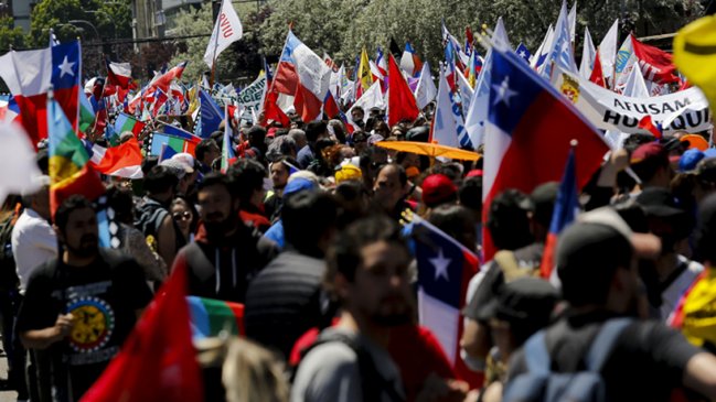 TI destacó protestas contra la corrupción en Chile, que mejoró un puesto en ranking mundial