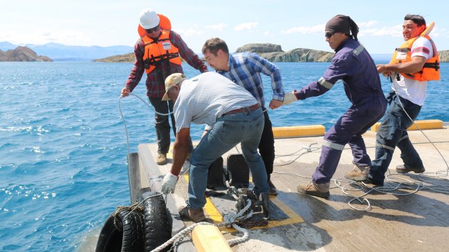 Retiran 30 neumáticos y otros desechos arrojados en el Lago General Carrera