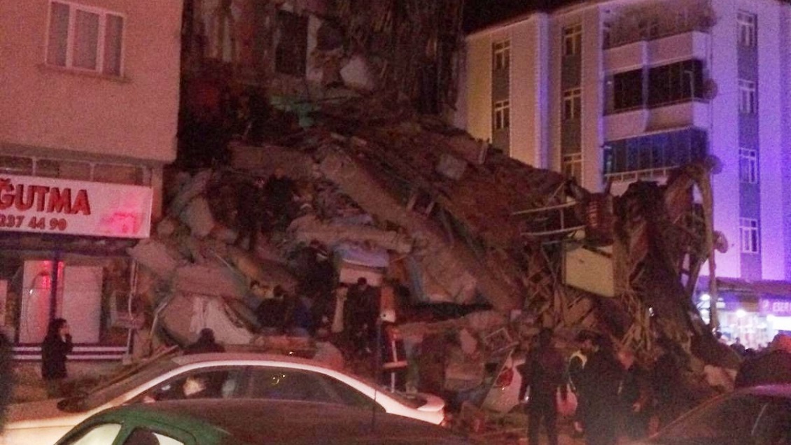 Al menos 14 fallecidos dejó terremoto en Turquía
