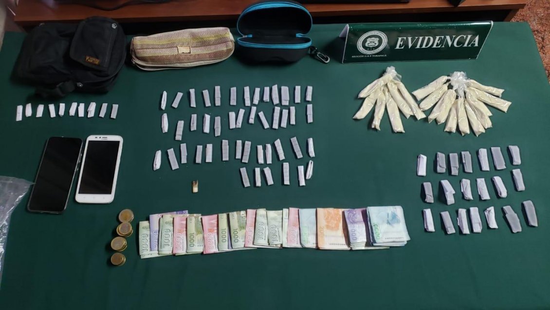 Banda fue detenida cuando trasladaba droga al sector sur de Iquique