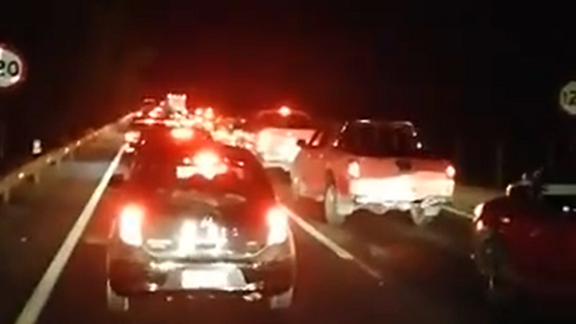 Accidente mantiene taco kilométrico en la Autopista del Sol hacia la costa