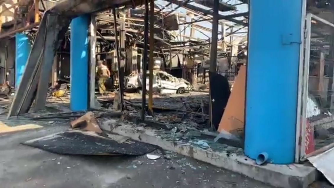 Dos automotoras semi destruidas por el fuego tras disturbios en Rancagua