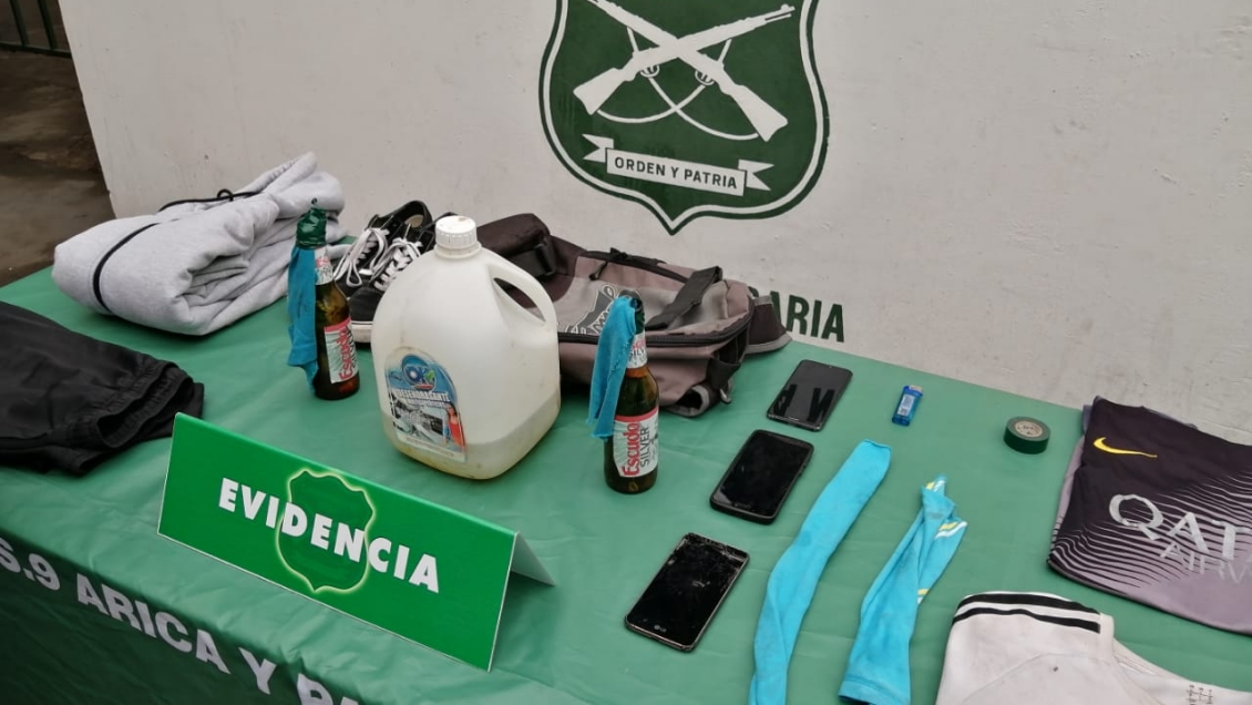 Arica: Carabineros detuvo a dos jóvenes que rondaban local PSU con artefactos incendiarios