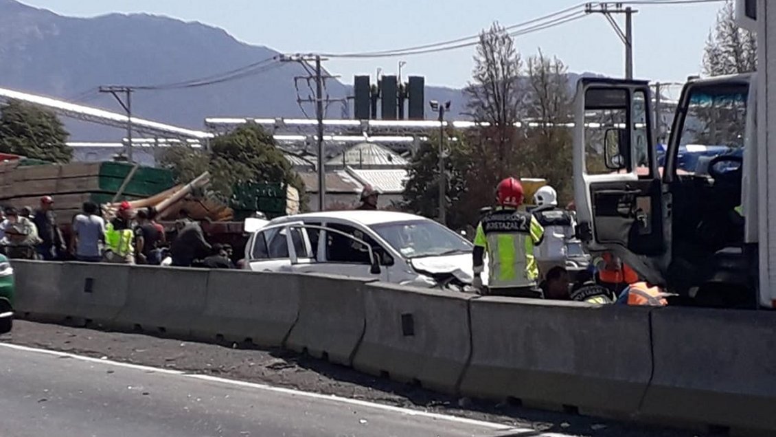 Colisión múltiple dejó 10 lesionados en Mostazal