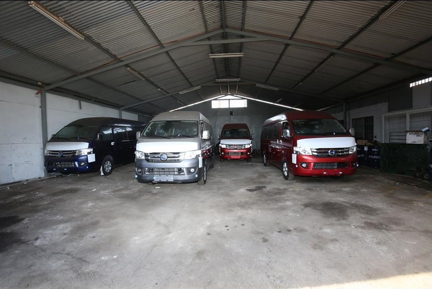 Condenan a empresaria a pagar más de 100 millones por contrabando de vehículos