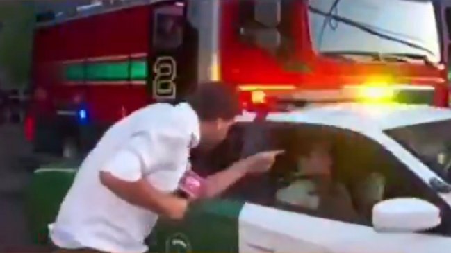 Reportero encaró a carabineros en vivo: 