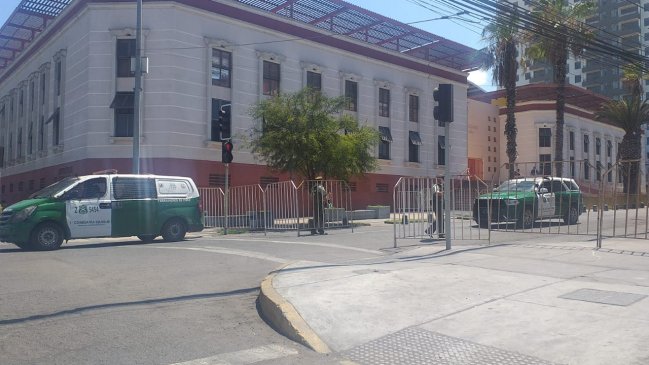 Iquique: Joven fue detenido por agredir a carabineros en liceo sede de la PSU