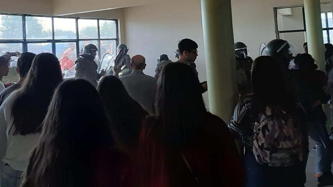 PSU: Carabineros detuvo a 10 jóvenes por desórdenes en Coronel y Talcahuano