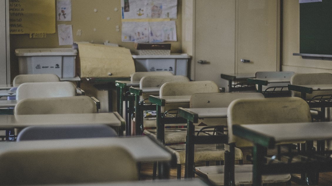 Suspenden a profesor acusado de mostrar videos porno a alumnas de enseñanza básica