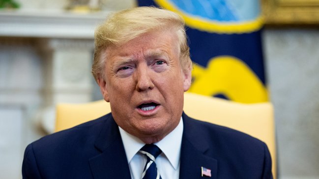 Juicio político: Transcripciones de su ex asesor complican a Trump