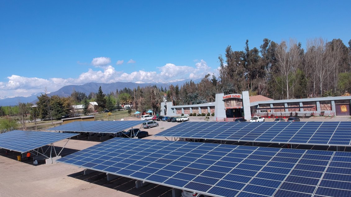 Autoridades presentan estacionamiento solar en Rancagua