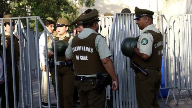 Mujer amenazó con una escopeta a carabineros desde un auto a alta velocidad en Puchuncaví