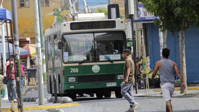 Ministerio de Transportes firmó acuerdo para continuidad de los trolebuses de Valparaíso