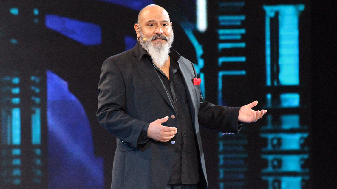 León Murillo protagoniza show del Día de los Enamorados