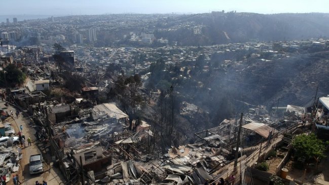 Gobierno presenta plan de reconstrucción para cerros afectados por incendio en Valparaíso