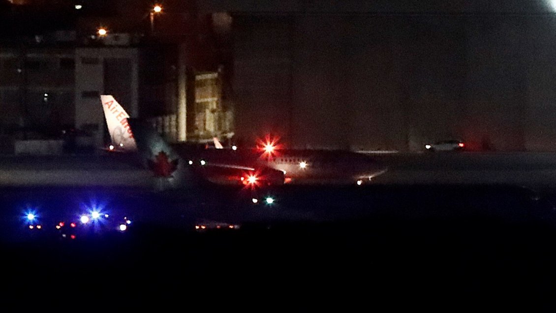 Avión Air Canadá logró aterrizar tras horas de sobrevuelo producto de un desperfecto técnico