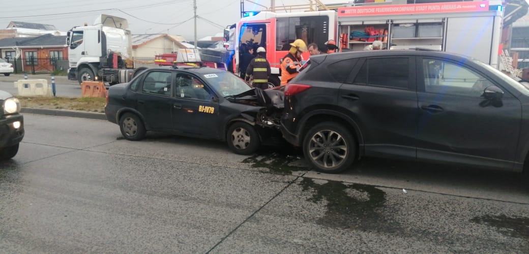 Dos personas lesionadas tras accidente de tránsito en Punta Arenas