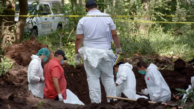 Hallan 11 cadáveres con signos de tortura en fosa clandestina de Michoacán