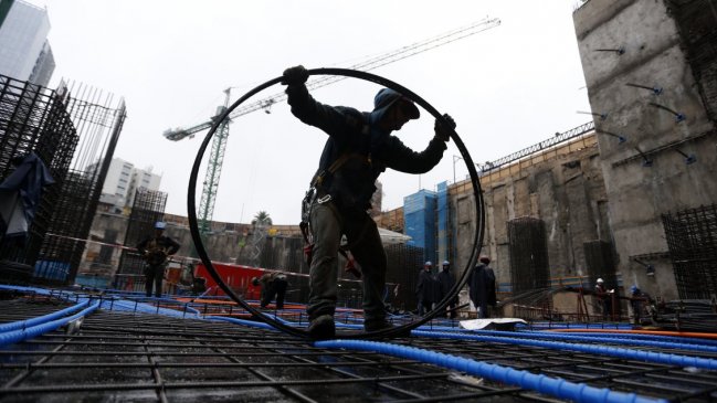 Economía chilena volvió a crecer tras dos meses en rojo