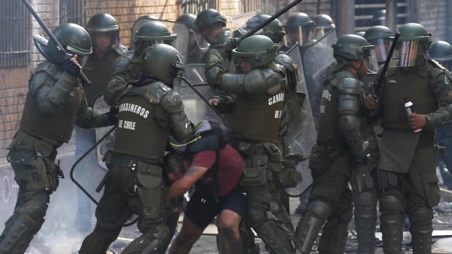 Padre de joven golpeado por Carabineros: Actuaron como vándalos, peor que delincuentes