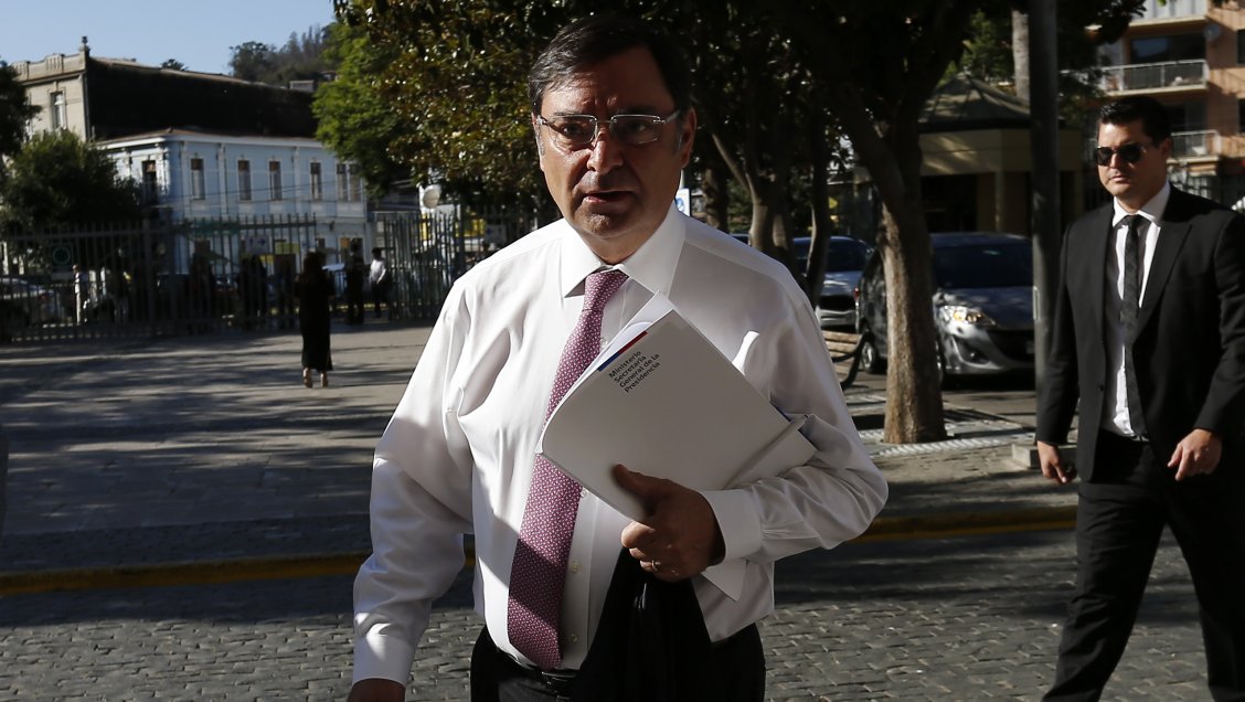 Senado debate acusación constitucional contra el intendente Felipe Guevara