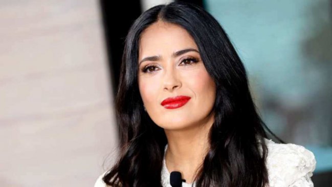 Salma Hayek alabó himno de LasTesis: 
