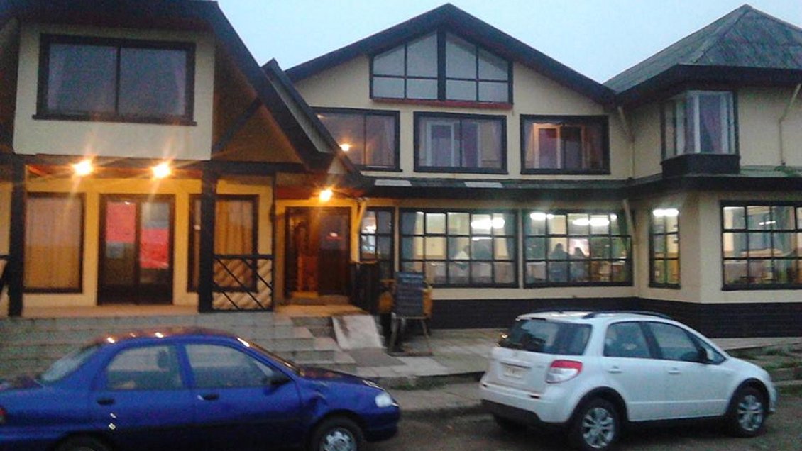 Balacera afectó a un hotel de Tirúa y los responsables están prófugos