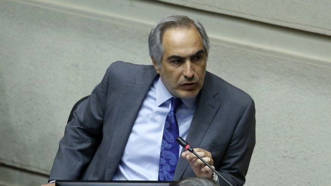 Senador Chahuán: Los partidos que se restan del diálogo no contribuyen a salir de la crisis