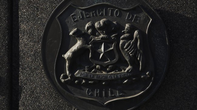 Juez Carroza ordenó detener a tres militares que quemaron archivos de la CNI en democracia