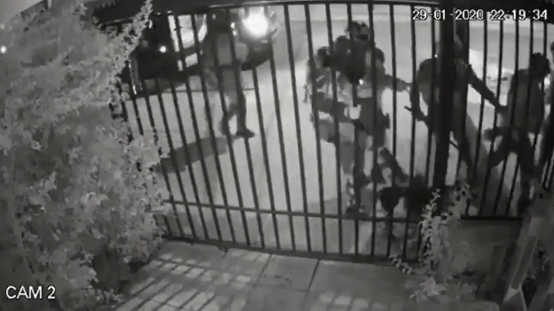 Cinco ex carabineros quedaron en prisión preventiva por golpizas a jóvenes en Puente Alto