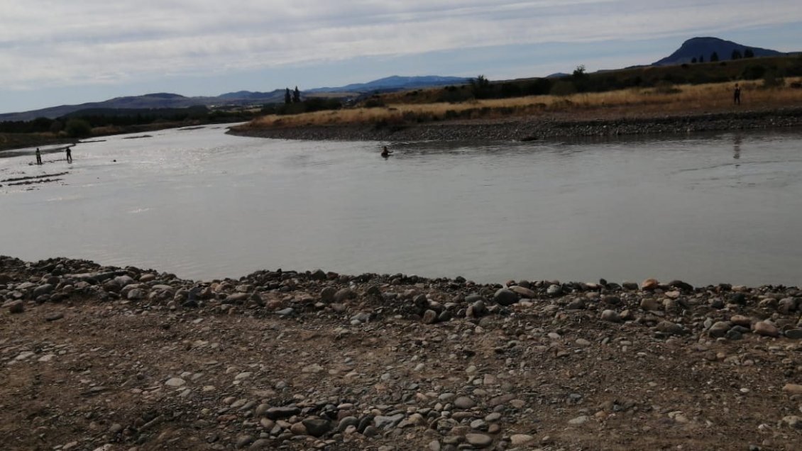 Dos personas fallecieron tras caer de sus caballos al río Simpson cerca de Coyhaique