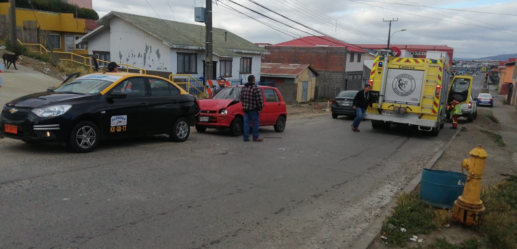 Accidente de tránsito dejó cuatro personas lesionadas en Punta Arenas