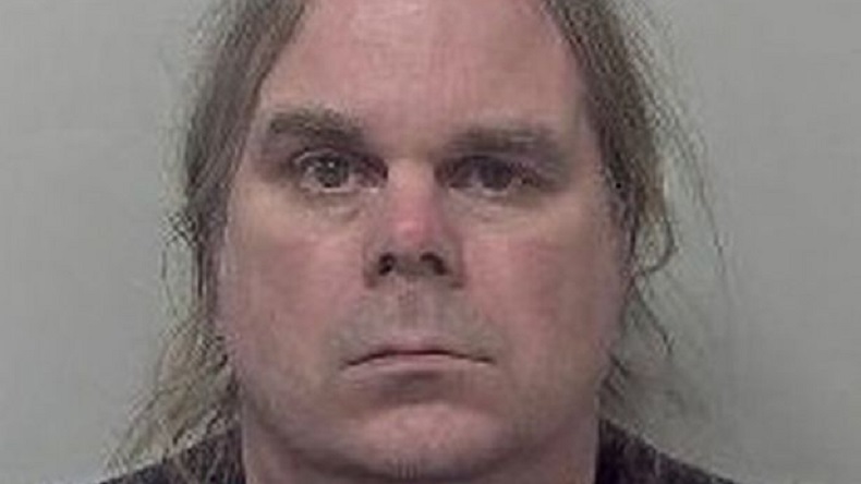 Hombre violó a una mujer que vomitaba mientras viajaba en un tren con su esposa