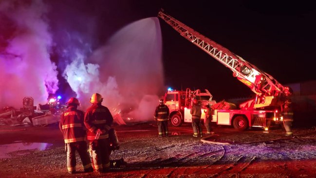 Incendio consumió una bodega y maquinarias en Chimbarongo