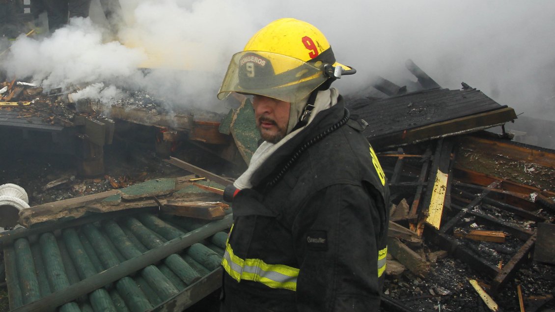 Incendio destruyó tres viviendas en Concepción: No hubo lesionados