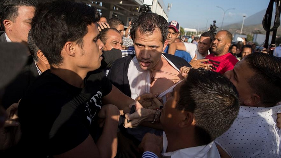 Guaidó volvió a Caracas en medio de incidentes