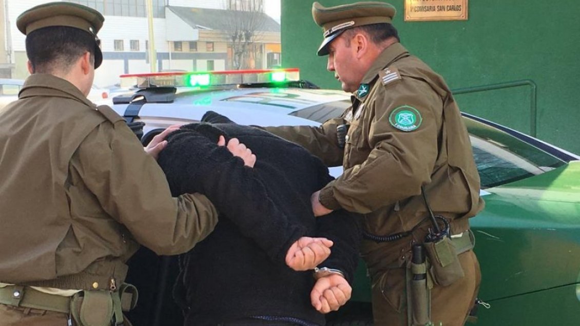 Arrestos domiciliarios y supervisión del Sename para banda que robaba celulares en Estación Central