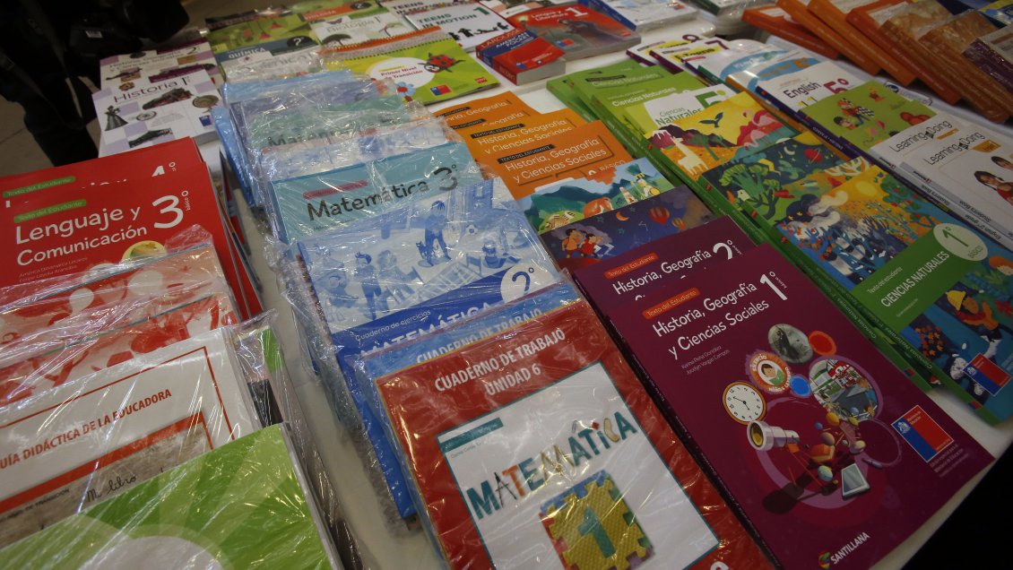 Proponen actualizar libros escolares cada dos años para aminorar impacto económico en las familias