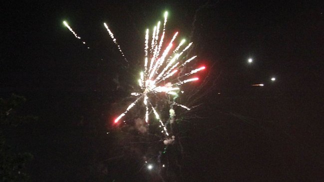 Hombre tenía 500 fuegos artificiales en su casa: Investigan vínculo con ataques a comisarías