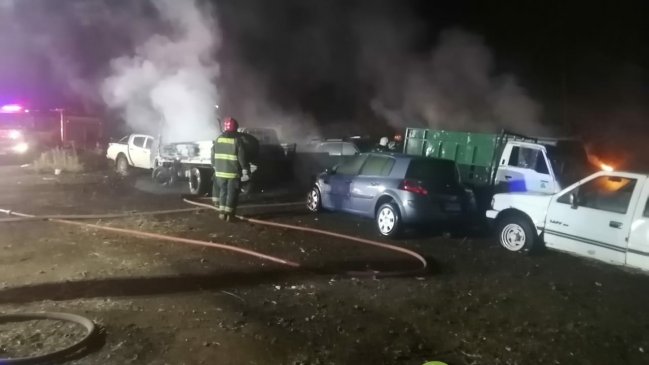 Queman 19 vehículos en recinto de Carabineros en Collipulli