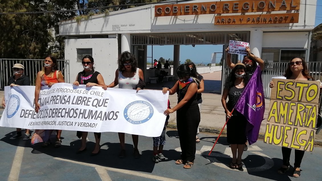 Periodistas de Arica protestaron en la Intendencia por violaciones a los DDHH