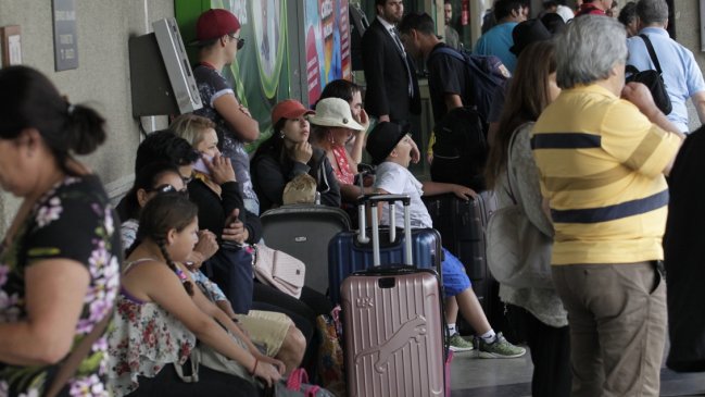 Recambio de veraneantes: Se agotan pasajes en terminales y aumentan flujo en carreteras