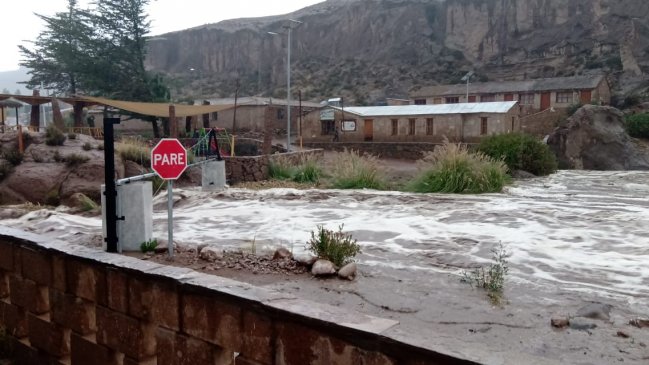 Crecida de caudal en San Pedro de Atacama provocó cortes en la Ruta 23 CH
